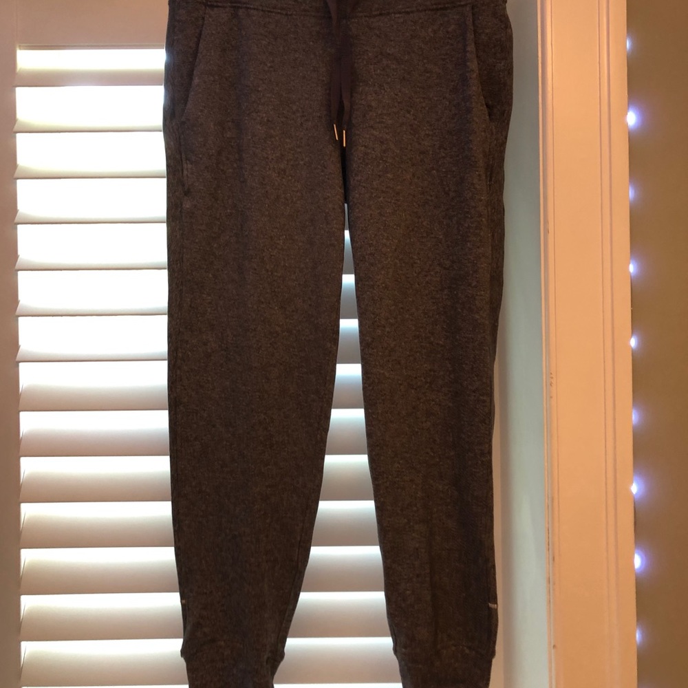UNWORN LULULEMON JOGGERS size 12